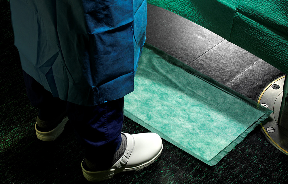Absorbent floor mat for operation theatres