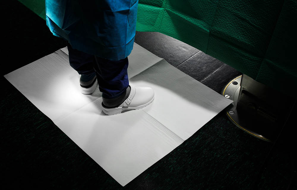 DryMax XL superabsorbent floor mat for operating theatres and health care environments